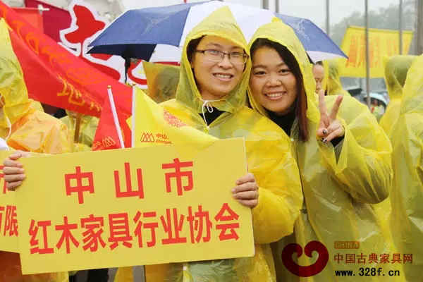 中山市红木家具行业协会亮相中山市2016年慈善万人行