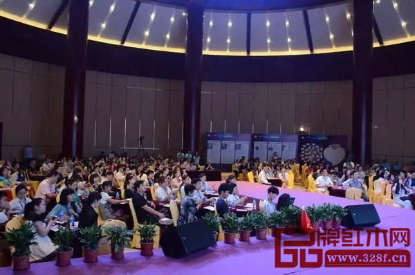 特训营上，学员们认真聆听讲师们授予的知识