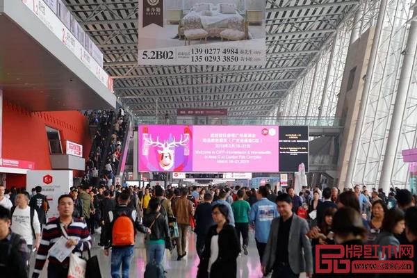 第43届广州家博会3月18日启幕，前来参观的人们络绎不绝（图片来源：广州家博会）