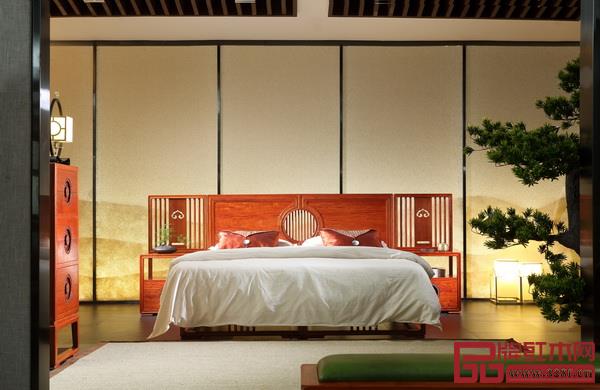 优质大果紫檀木制作的大床（国寿红木新明式品牌“世外桃源”《明轩大床》）