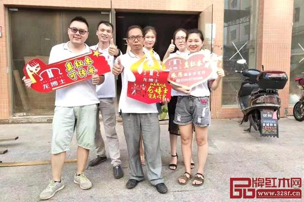 龙博士家居“服务万里行”服务团队主要由总店经理、美容部、仓管部组成