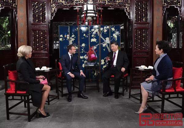 在中法两国元首夫妇会见中，红木家具再次亮相成为一段外交佳话