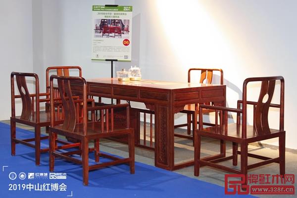《九五至尊茶台》以静而美，简而稳，疏朗而空灵