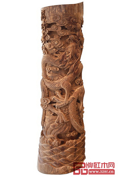 位于龙博士家具的展厅的龙图腾红木雕刻作品