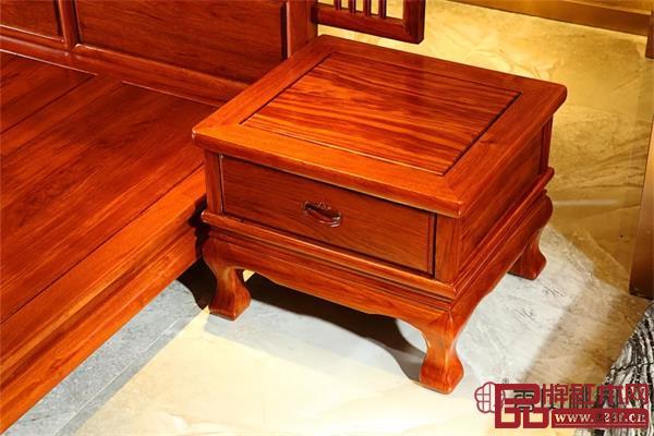 香山桃园巴花烟柳画桥大床床头细节图