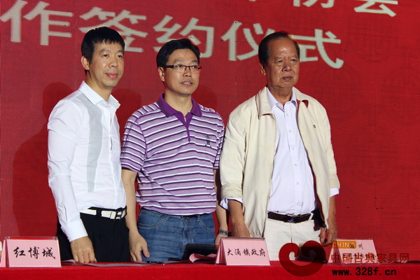 大涌镇镇政府、潮州工艺美术协会、红博城举行合作战略签约仪式 大涌镇镇政府、潮州工艺美术协会、红博城举行合作战略签约仪式