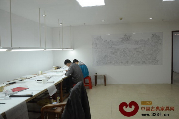 马偶良的两名弟子正在工作室里创作 马偶良的两名弟子正在工作室里创作