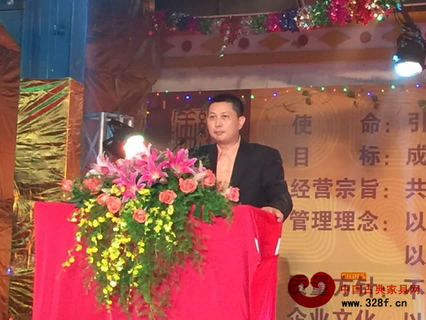 红古轩总经理吴赤宇在晚宴上率先致辞 红古轩总经理吴赤宇在晚宴上率先致辞