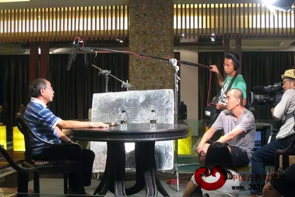 2012年,中央电视台《家具里的中国》采访曹新民 2012年,中央电视台《家具里的中国》采访曹新民