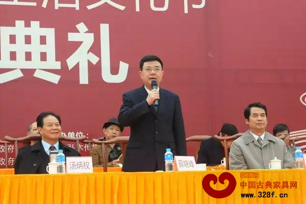 中山市委书记、市人大常委主任薛晓峰宣布“2016中国(中山)红木家具文化博览会暨中式家居生活文化节”盛大开幕 中山市委书记、市人大常委主任薛晓峰宣布“2016中国(中山)红木家具文化博览会暨中式家居生活文化节”盛大开幕