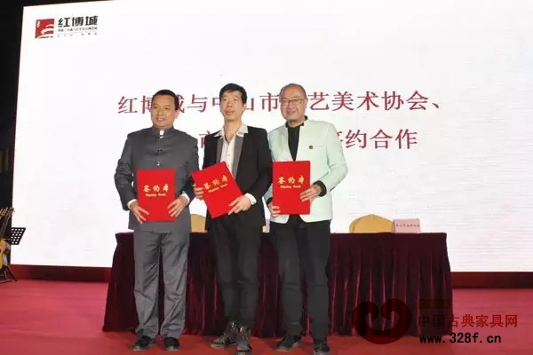 答谢晚宴上,红博城与中山市工艺美术协会、中山市旗袍协会签约合作 答谢晚宴上,红博城与中山市工艺美术协会、中山市旗袍协会签约合作