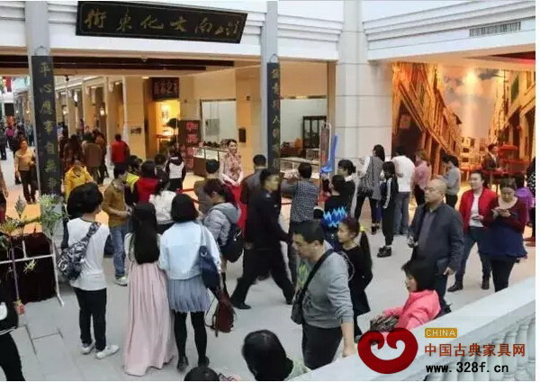 本届红博会共吸引前来参观的各地客商和游客达60万人次 本届红博会共吸引前来参观的各地客商和游客达60万人次
