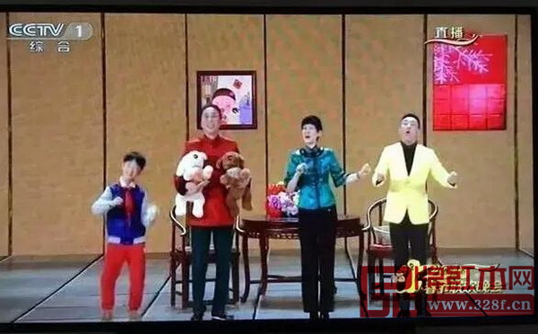 2016央视猴年春晚的第1个语言节目《快乐老爸》中红木圈椅与红木圆台在荧幕上精彩亮相 2016央视猴年春晚的第1个语言节目《快乐老爸》中红木圈椅与红木圆台在荧幕上精彩亮相