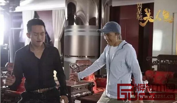 红木家具在电影《美人鱼》中亮相 红木家具在电影《美人鱼》中亮相