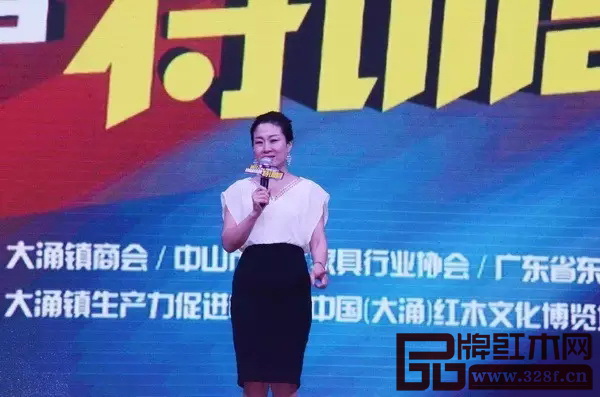 奥运举重冠军陈小敏担任主持人