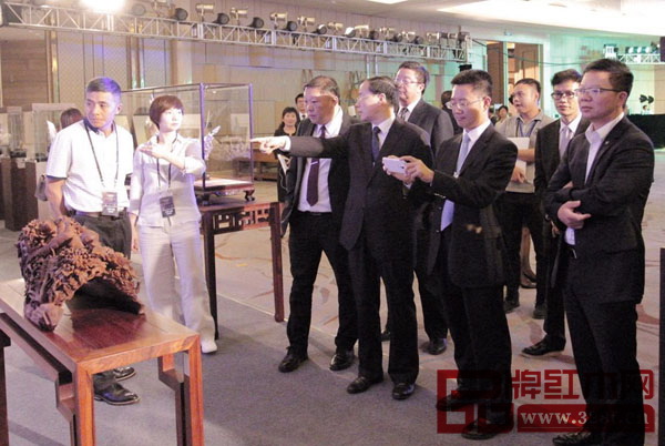 大涌红木家具亮相天津达沃斯论坛