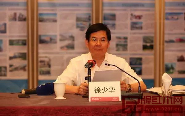全省特色小镇建设工作现场会上,广东省常务副省长徐少华作重要工作指示 全省特色小镇建设工作现场会上,广东省常务副省长徐少华作重要工作指示