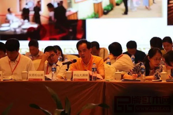 中山市大涌镇党委书记黄红全在大会作经验介绍 中山市大涌镇党委书记黄红全在大会作经验介绍