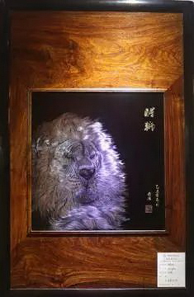 “醒狮”(厉国阳木雕工作室出品) “醒狮”(厉国阳木雕工作室出品)