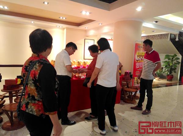水雨轩国庆活动砸金蛋抽奖活动火热进行中