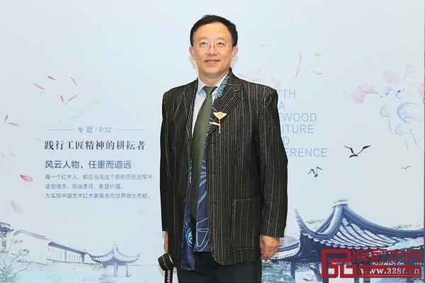 全联民间文物艺术品商会艺术红木家具专业委员会专家顾问、华南农业大学博士生导师李凯夫 全联民间文物艺术品商会艺术红木家具专业委员会专家顾问、华南农业大学博士生导师李凯夫