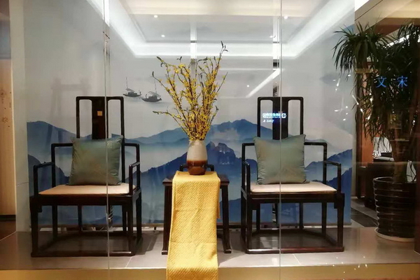 东成红木“文宋”深圳直营店位于深圳香蜜湖红星美凯龙二楼 东成红木“文宋”深圳直营店位于深圳香蜜湖红星美凯龙二楼