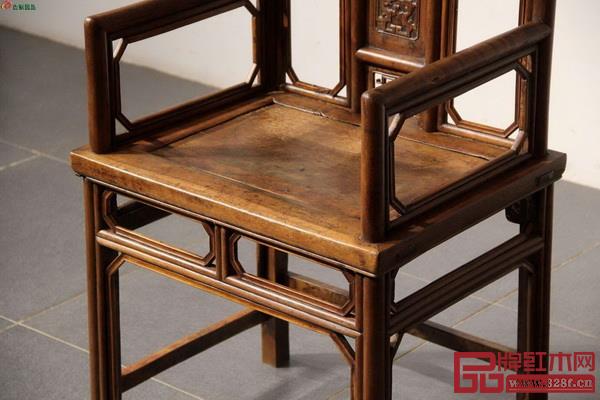 使用镂雕技术的红木家具 使用镂雕技术的红木家具