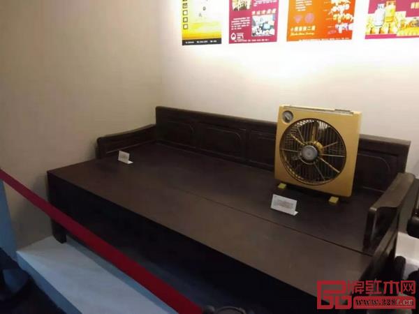 由大涌镇鸿发家具提供的展品罗汉床沙发 由大涌镇鸿发家具提供的展品罗汉床沙发