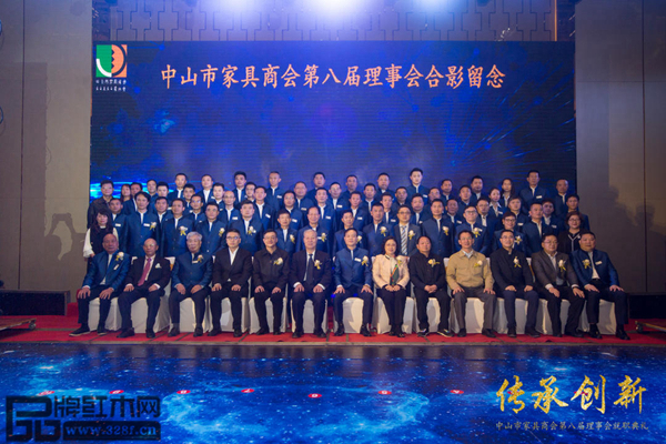 “传承.创新”为主题的第八届理事会就职典礼暨新春联欢晚会在中山市希尔顿酒店举行 “传承.创新”为主题的第八届理事会就职典礼暨新春联欢晚会在中山市希尔顿酒店举行