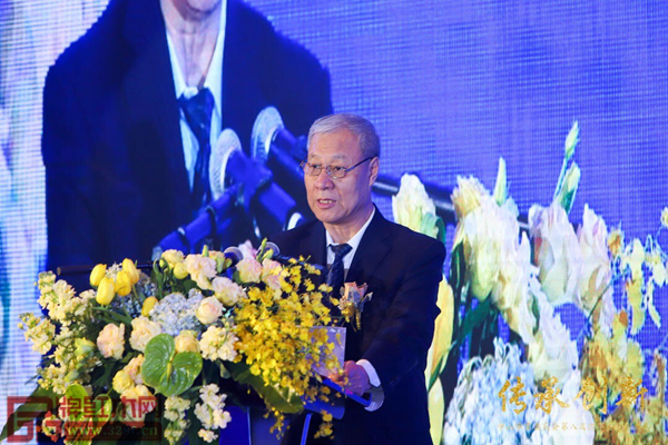 中国家具协会副理事长刘金良发表致辞 中国家具协会副理事长刘金良发表致辞