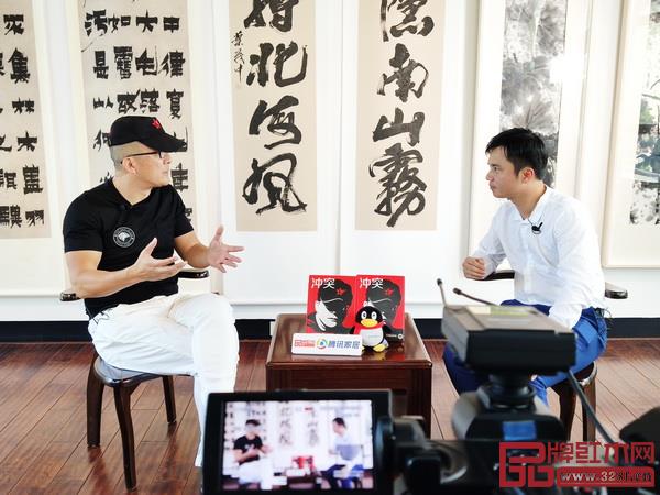 冲突理论创始人、中国品牌营销策划第一人叶茂中(左)在腾讯家居红木《大咖之声》节目与品牌红木创始人、腾讯家居红木总编林伟华对话 冲突理论创始人、中国品牌营销策划第一人叶茂中(左)在腾讯家居红木《大咖之声》节目与品牌红木创始人、腾讯家居红木总编林伟华对话