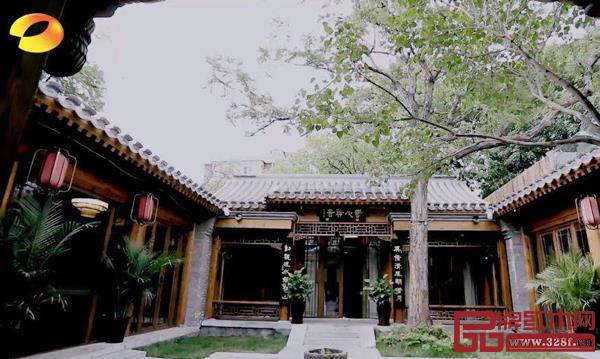 王刚北京的四合院首次曝光,网友直呼是和珅本人了 王刚北京的四合院首次曝光,网友直呼是和珅本人了