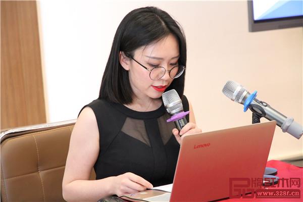 中山市红木家具行业协会团标委秘书长方紫薇(上)以及专家饶颖(下)为与会人员解读标准的内容 中山市红木家具行业协会团标委秘书长方紫薇(上)以及专家饶颖(下)为与会人员解读标准的内容