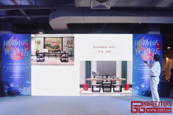 全联艺术红木家具专业委员会专家顾问、深圳大学家具设计研究所所长唐开军在《新中式家具的未来》主题讲座分享时,指明了新中式家具时代化的途径 全联艺术红木家具专业委员会专家顾问、深圳大学家具设计研究所所长唐开军在《新中式家具的未来》主题讲座分享时,指明了新中式家具时代化的途径