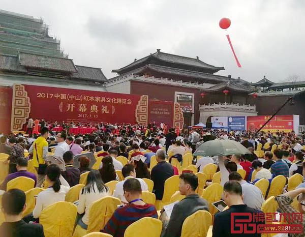 中山红博会是全国最早举办的红木家具展会之一,至今已与中山红木家具产企业走过18年 中山红博会是全国最早举办的红木家具展会之一,至今已与中山红木家具产企业走过18年