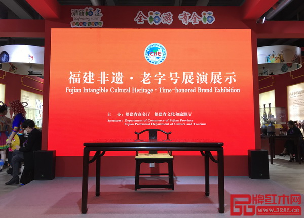 仙游怀古红木代表“仙作红木品牌”携多款大师级典藏家具亮相进博会