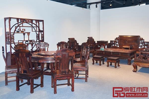 伟世鸿泰展位现场，明清古典精品佳作，恢弘大气