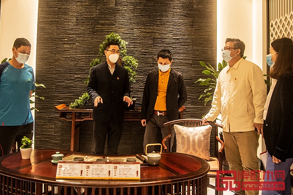 王克会长（左二）莅临红古轩调研复工复产情况