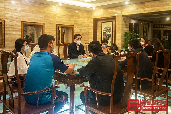 王克会长在会议上了解红古轩目前状况